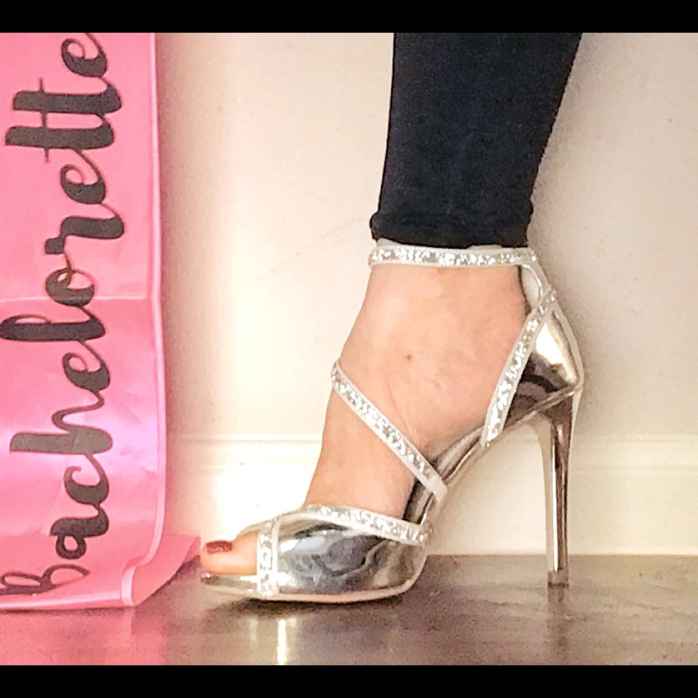 GIANNI BINI SILVER STRAP HEELS SIZE 8  HEELS